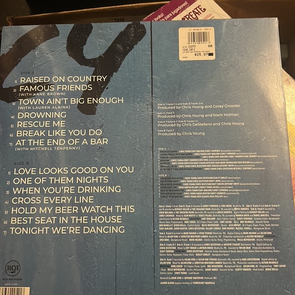 Chris Young - Picture 2 of 3